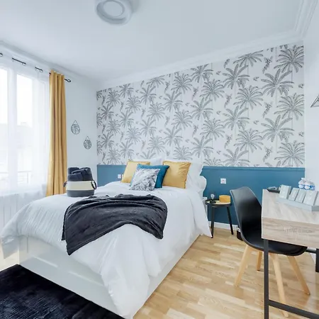 Holiday home Maison 8 Personnes - Parking - Metro 7 Et Rer B A 6 Minutes La Courneuve